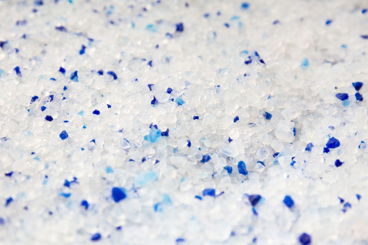 A close up of crystal cat litter